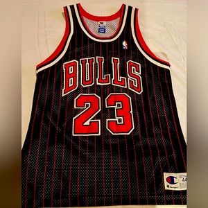 Vintage 1995-1996 Michael Jordan jersey. Pinstripe sz 44. Made Champion